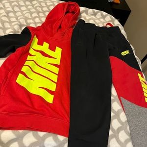 Boys Nike sweat outfit size M